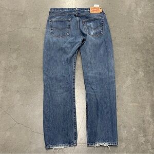 Y2K 2000s Levi Strauss 501s Button Down Fly Blue Jeans Measured 32x30” Unisex